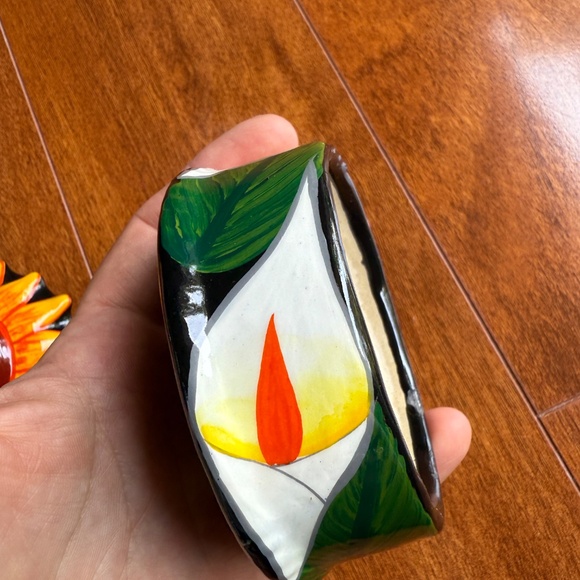 Folk Art Sun Ceramic Trinket Box Hand Painted Lid & Base Flower Yellow Black. - Picture 5 of 8